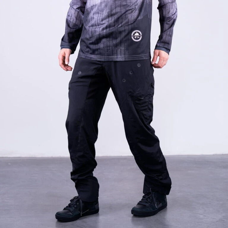 Shimano Soldes Boutique -Shimano Soldes Boutique pantalon hydrofuge vtt bulldog noir 1 768x768 1